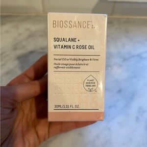 Biossance SQUALANE + VITAMIN C ROSE OIL
New in box
Sealed
Retails $74 
Full size